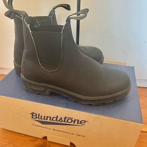 Blundstone, black, women’s U.S. 7 / men’s 5, worn 3x, smoke free home.